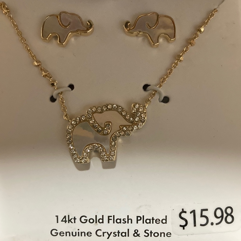 I’m selling this beautiful elephant necklace an earring’s